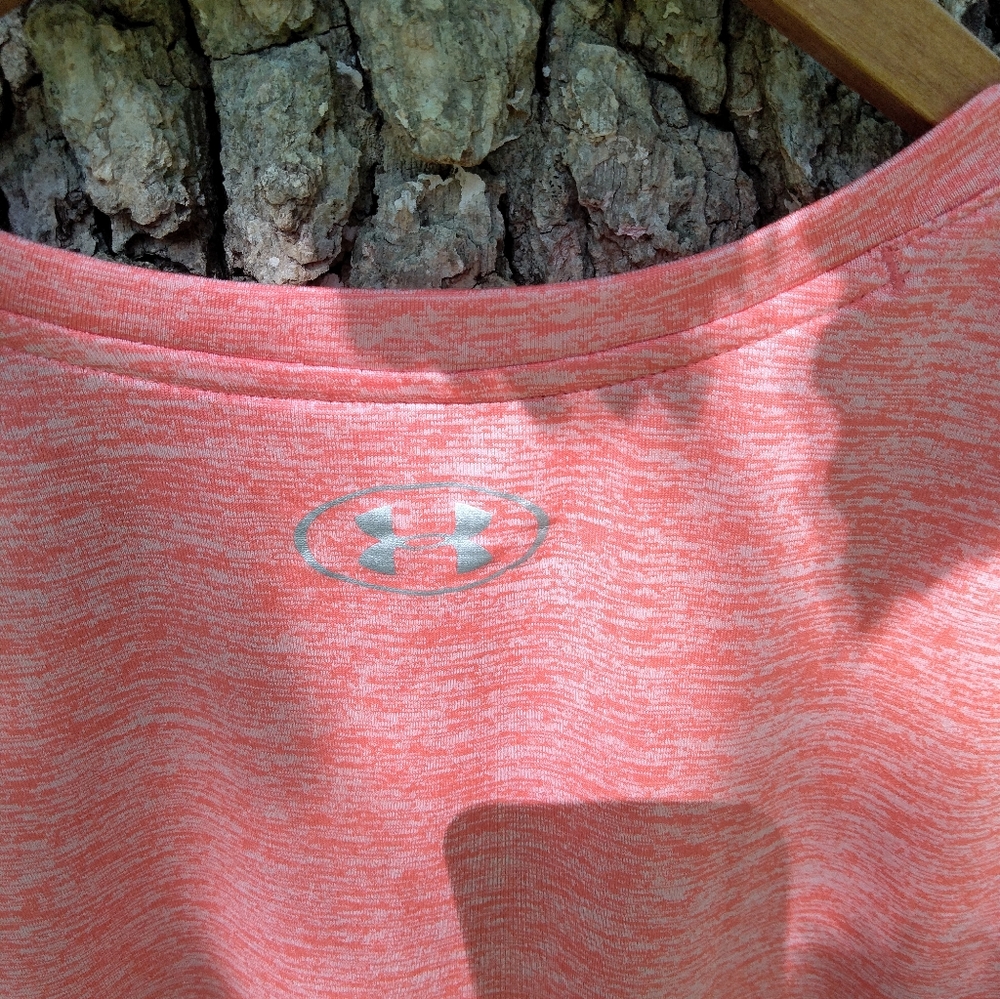 ⬇️ Price Drop!⬇️Under Armour Heat Gear Shirt in size L - Picture 2 of 4